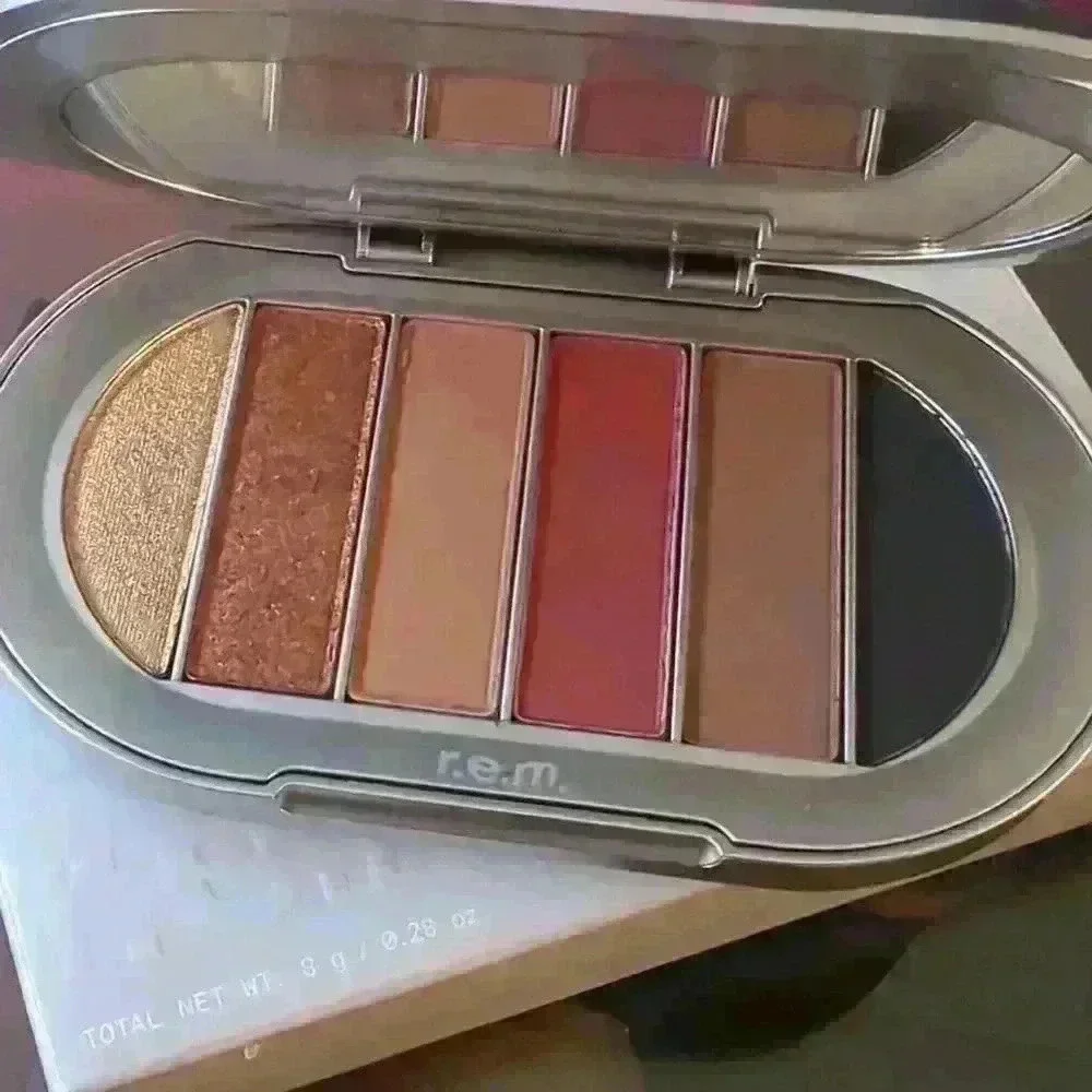 R.E.M.beauty Principessa Eyeshadow Palette in Midnight Shadows - Picture 9 of 11